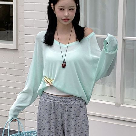 Dongdaemum Women’s Shirts, Tops & T-Shirts, a testament to the elegance and quality of wholesale Korean fashion.