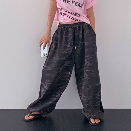 Dongdaemum Women’s Pants, a testament to the elegance and quality of wholesale Korean fashion.