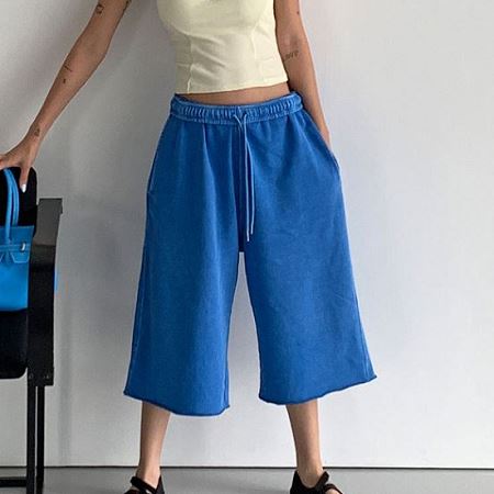 Dongdaemum Women’s Pants, a testament to the elegance and quality of wholesale Korean fashion.