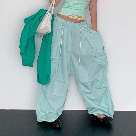 Dongdaemum Women’s Pants, a testament to the elegance and quality of wholesale Korean fashion.
