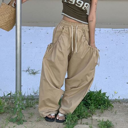 Dongdaemum Women’s Pants, a testament to the elegance and quality of wholesale Korean fashion.