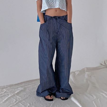 Dongdaemum Women’s Pants, a testament to the elegance and quality of wholesale Korean fashion.