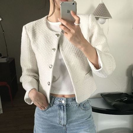 Dongdaemum Women’s Coats & Jackets, a testament to the elegance and quality of wholesale Korean fashion.