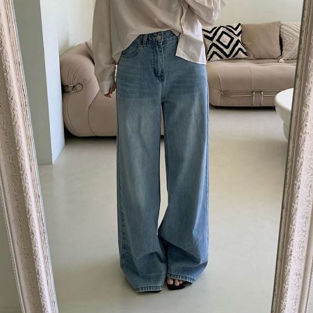 Dongdaemum Women’s Pants, a testament to the elegance and quality of wholesale Korean fashion.