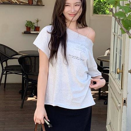 Dongdaemum Women’s Shirts, Tops & T-Shirts, a testament to the elegance and quality of wholesale Korean fashion.