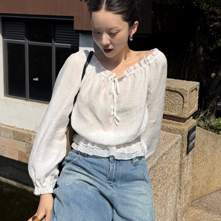 Dongdaemum Women’s Shirts, Tops & T-Shirts, a testament to the elegance and quality of wholesale Korean fashion.