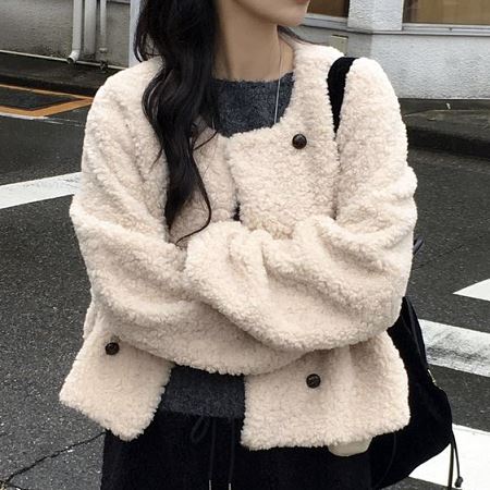 Dongdaemum Women’s Coats & Jackets, a testament to the elegance and quality of wholesale Korean fashion.