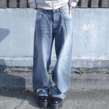 Dongdaemum Women’s Pants, a testament to the elegance and quality of wholesale Korean fashion.