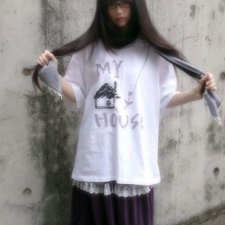 Dongdaemum Women’s Shirts, Tops & T-Shirts, a testament to the elegance and quality of wholesale Korean fashion.