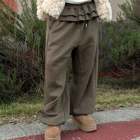 Dongdaemum Women’s Pants, a testament to the elegance and quality of wholesale Korean fashion.