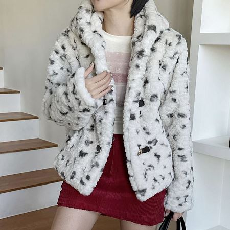 Dongdaemum Women’s Coats & Jackets, a testament to the elegance and quality of wholesale Korean fashion.