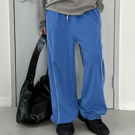 Dongdaemum Women’s Pants, a testament to the elegance and quality of wholesale Korean fashion.