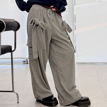 Dongdaemum Women’s Pants, a testament to the elegance and quality of wholesale Korean fashion.