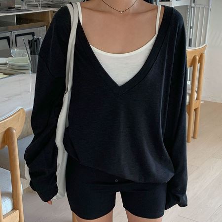 Dongdaemum Women’s Shirts, Tops & T-Shirts, a testament to the elegance and quality of wholesale Korean fashion.