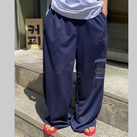Dongdaemum Women’s Pants, a testament to the elegance and quality of wholesale Korean fashion.