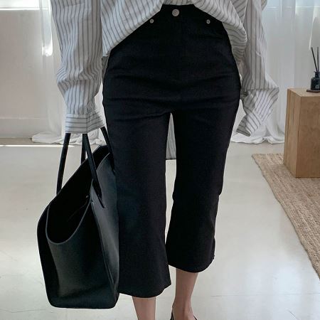 Dongdaemum Women’s Pants, a testament to the elegance and quality of wholesale Korean fashion.