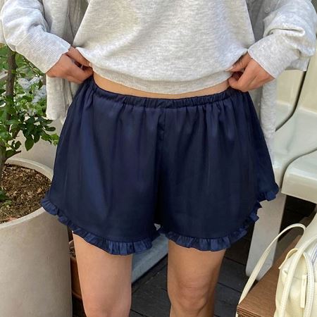 Dongdaemum Women’s Pants, a testament to the elegance and quality of wholesale Korean fashion.