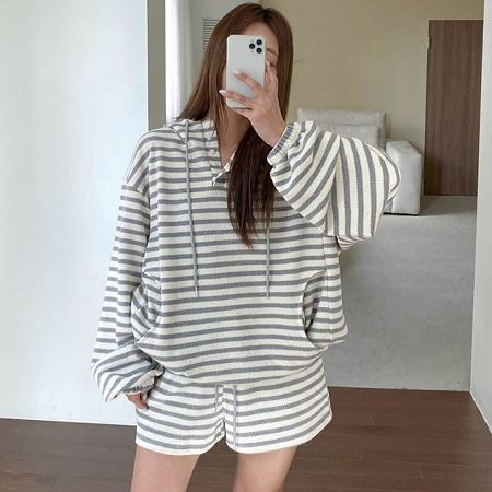 Dongdaemum Women’s Shirts, Tops & T-Shirts, a testament to the elegance and quality of wholesale Korean fashion.
