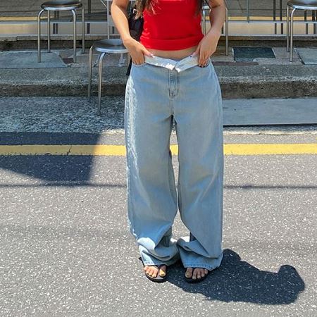 Dongdaemum Women’s Pants, a testament to the elegance and quality of wholesale Korean fashion.