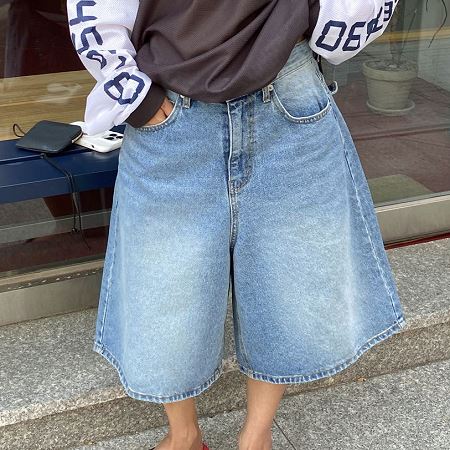 Dongdaemum Women’s Pants, a testament to the elegance and quality of wholesale Korean fashion.