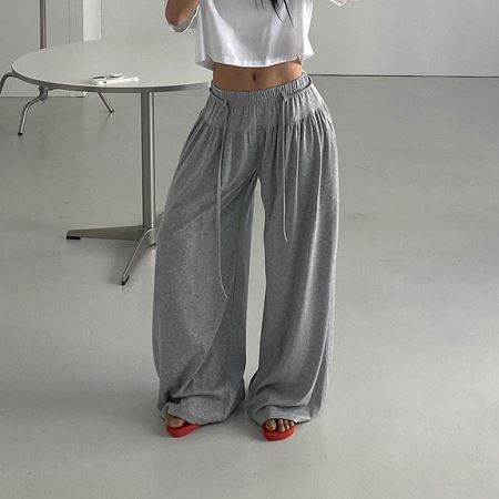Dongdaemum Women’s Pants, a testament to the elegance and quality of wholesale Korean fashion.