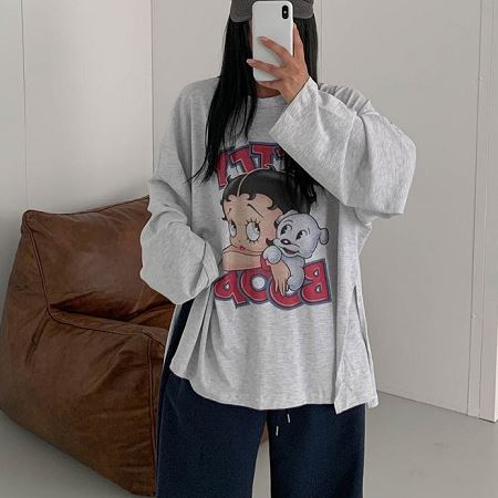 Dongdaemum Women’s Shirts, Tops & T-Shirts, a testament to the elegance and quality of wholesale Korean fashion.