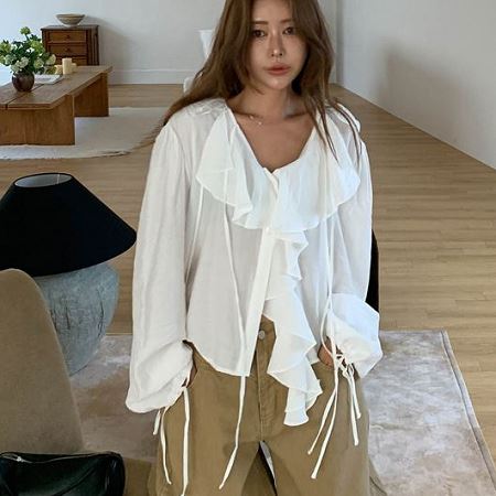 Dongdaemum Women’s Shirts, Tops & T-Shirts, a testament to the elegance and quality of wholesale Korean fashion.